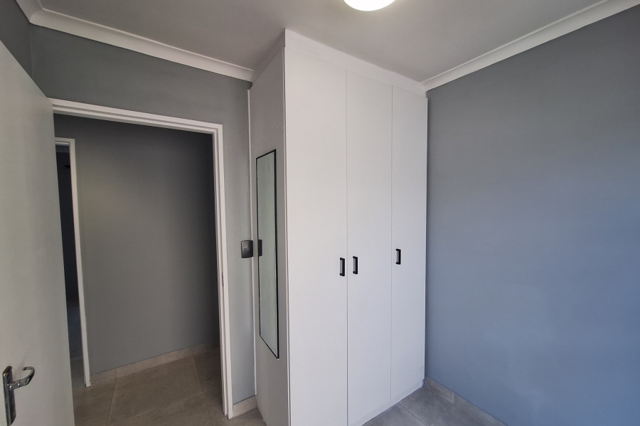 To Let 4 Bedroom Property for Rent in Protea Village Western Cape